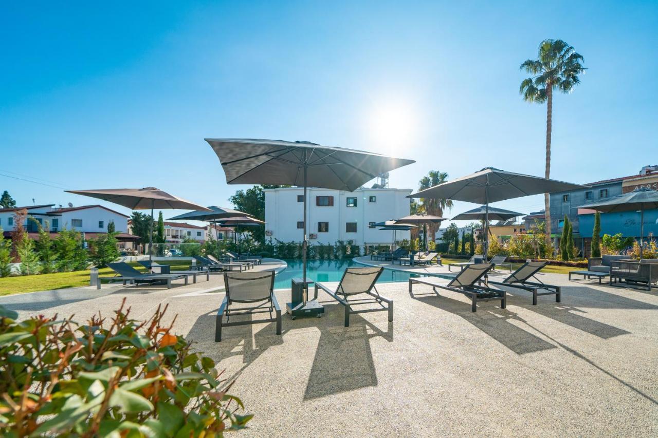 The Palmiers Aparthotel Paphos Exteriör bild